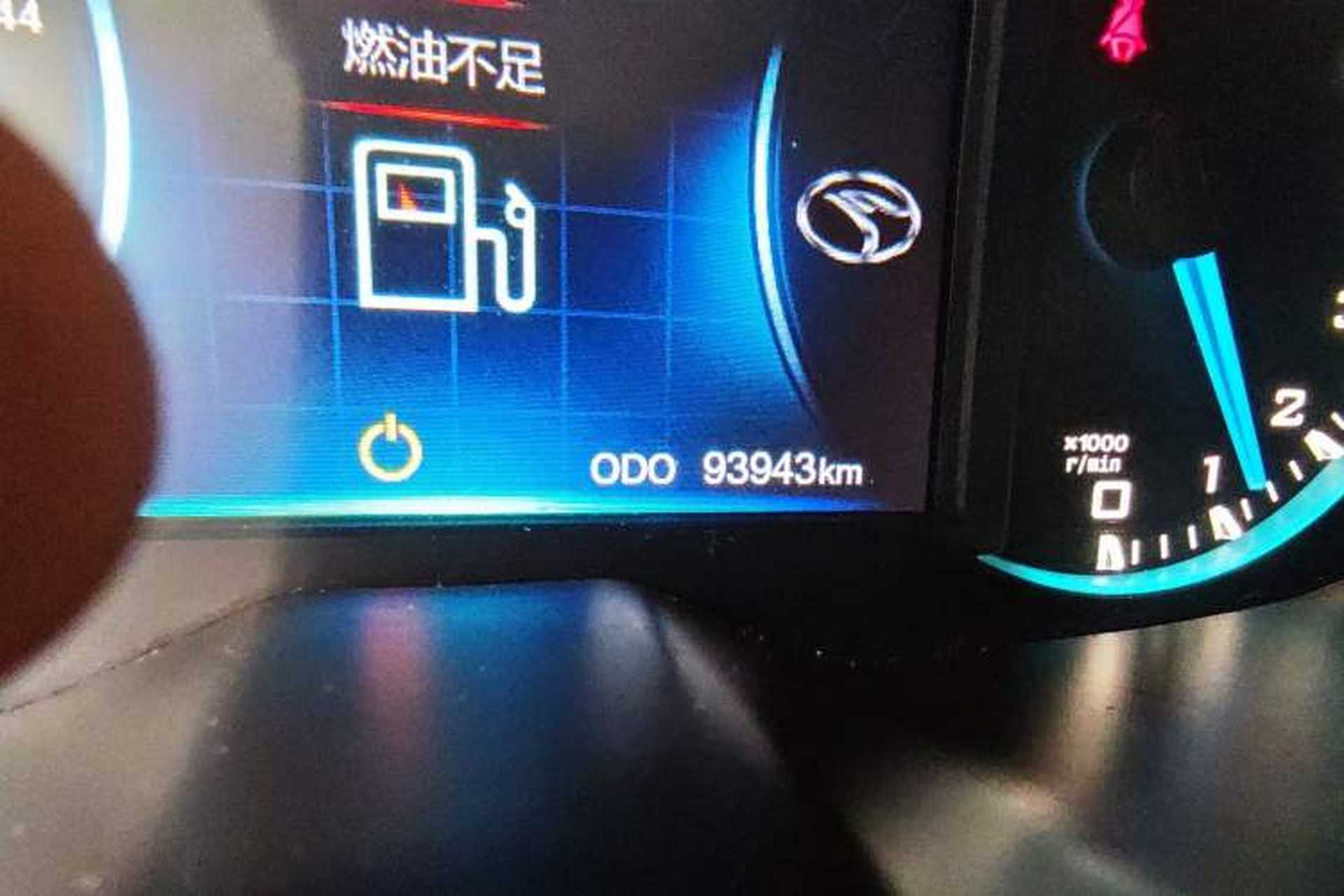 Used Soueast DX7 2015 1.5T Manual Luxury Model Odometer Close Up