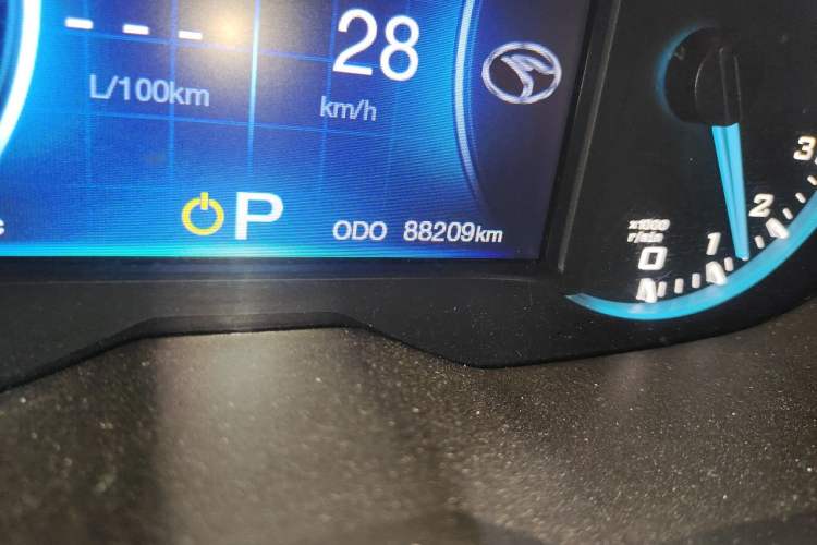 Used Soueast DX7 2015 1.5T Automatic Luxury Model Odometer Close Up