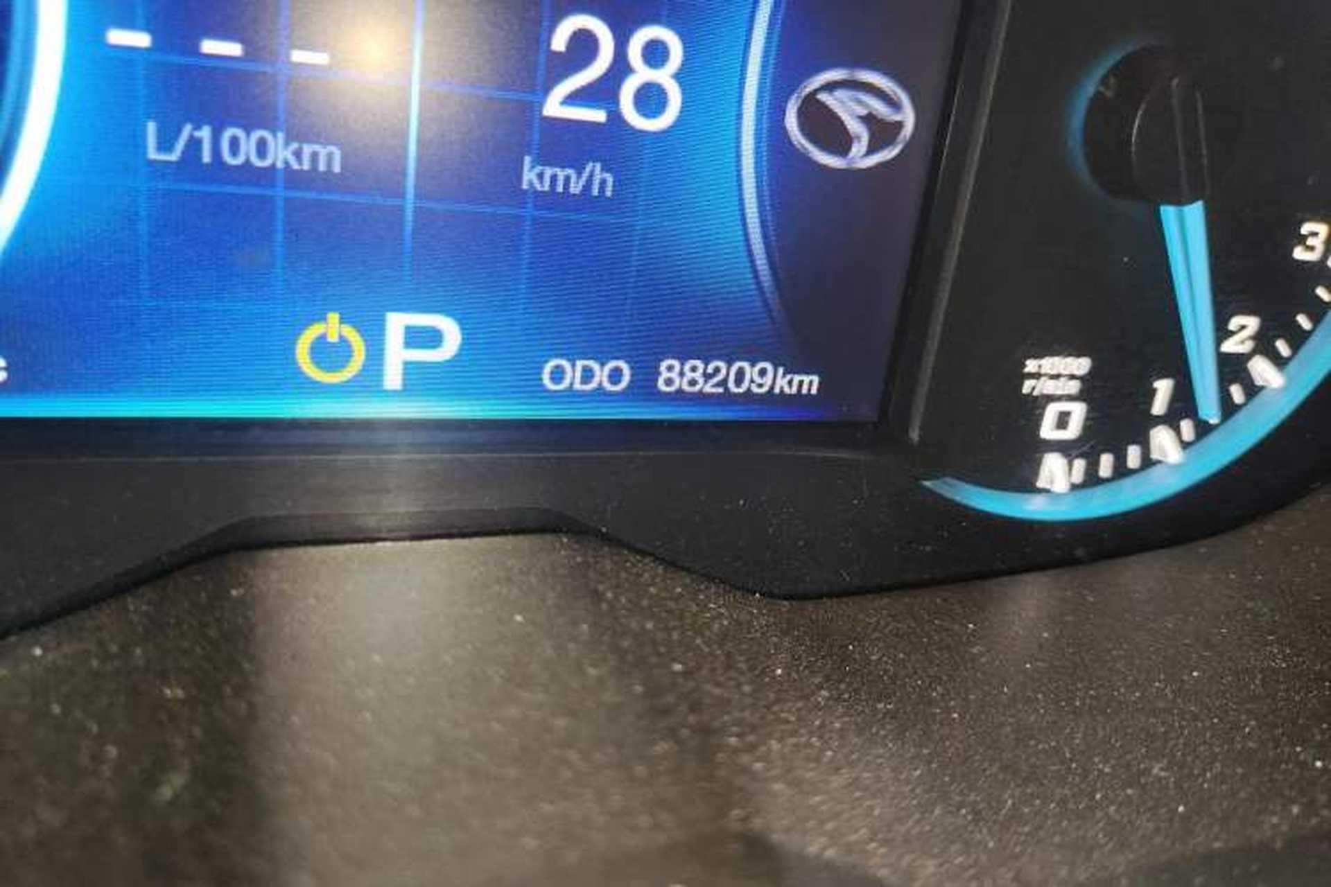 Used Soueast DX7 2015 1.5T Automatic Luxury Model Odometer Close Up
