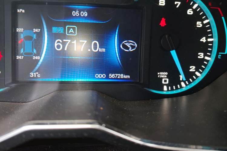 Used Soueast DX7 2015 1.5T Manual Luxury Model Odometer Close Up