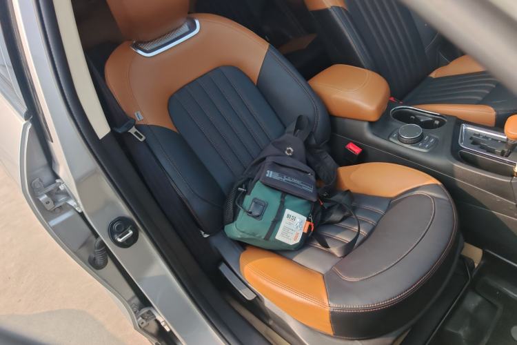 Used Soueast DX7 2015 1.5T Automatic Prestige Model Right Front Seat