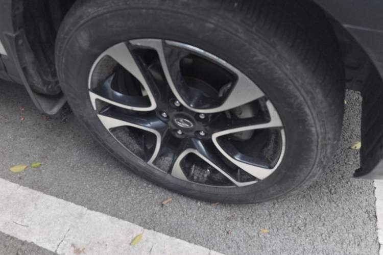 Used Soueast DX7 2015 1.5T Manual Luxury Model Right Front Wheel Hub
