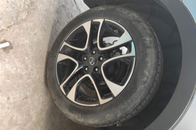 Used Soueast DX7 2015 1.5T Manual Luxury Model Right Rear Wheel Hub