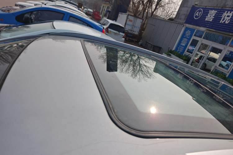 Used Soueast DX7 2015 1.5T Automatic Prestige Model Roof