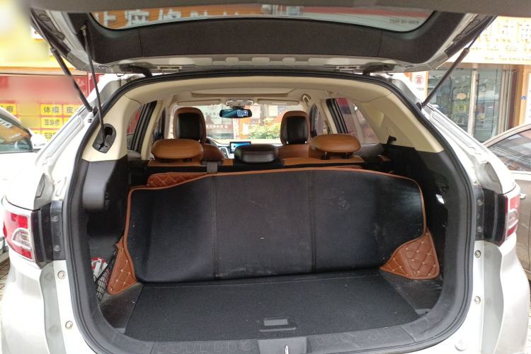 Used Soueast DX7 2015 1.5T Automatic Prestige Model Trunk