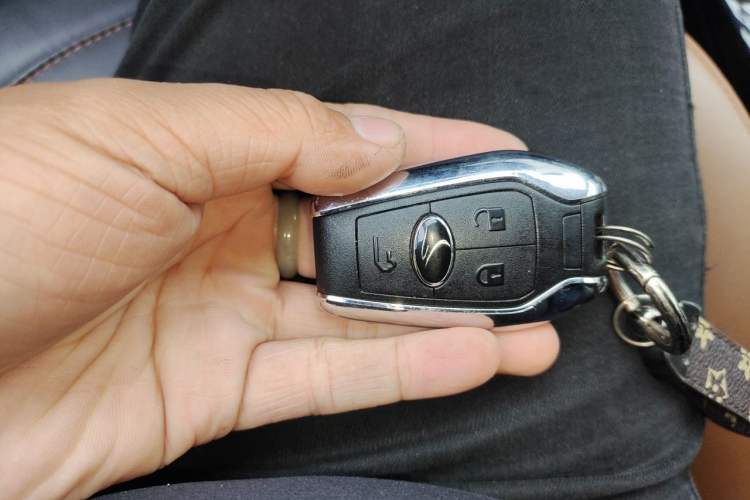 Used Soueast DX7 2015 1.5T Automatic Luxury Model Vehicle Key