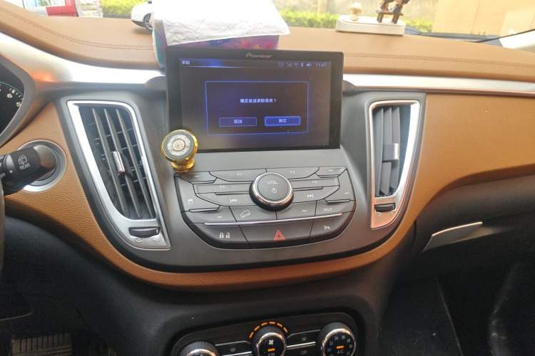 Used Soueast DX7 2015 1.5T Automatic Luxury Model Audio And AC Panel