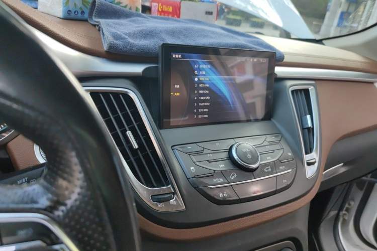 Used Soueast DX7 2015 1.5T Automatic Prestige Model Audio And AC Panel