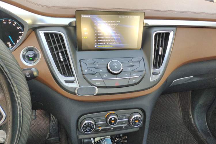 Used Soueast DX7 2015 1.5T Automatic Prestige Model Audio And AC Panel