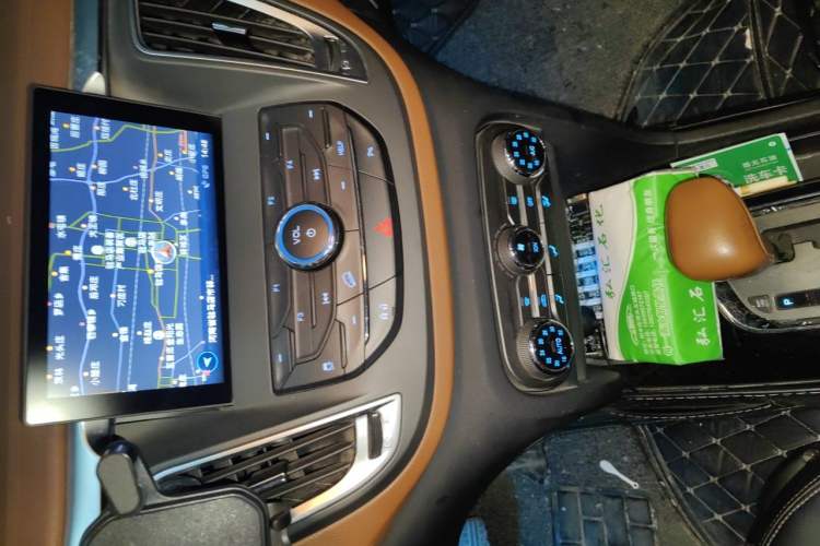 Used Soueast DX7 2015 1.5T Automatic Luxury Model Audio And AC Panel