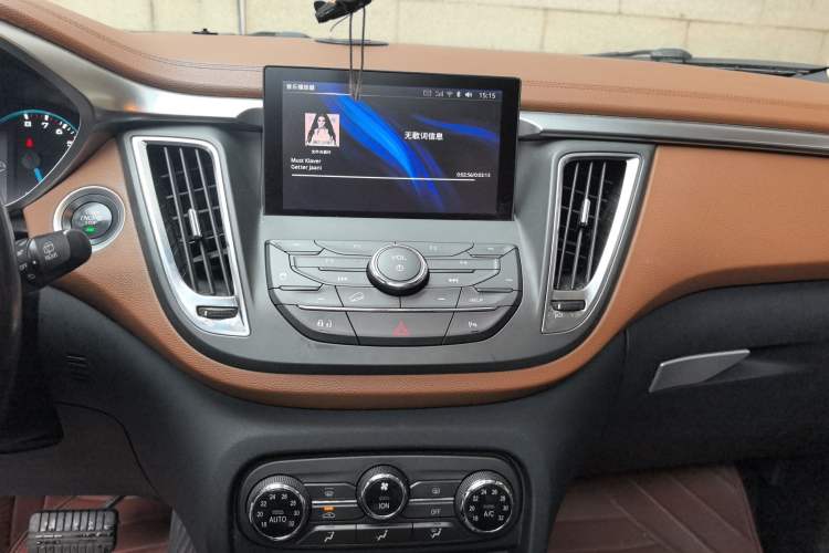 Used Soueast DX7 2015 1.5T Automatic Luxury Model Audio And AC Panel