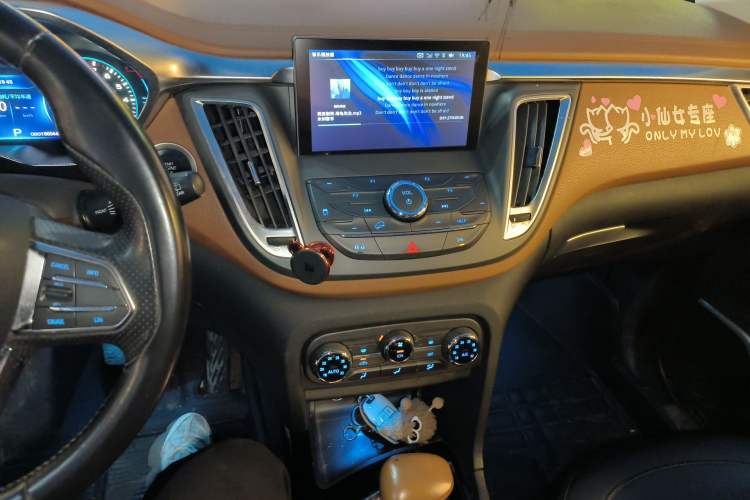 Used Soueast DX7 2015 1.5T Automatic Luxury Model Audio And AC Panel