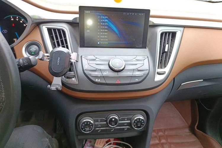 Used Soueast DX7 2015 1.5T Manual Luxury Model Audio And AC Panel