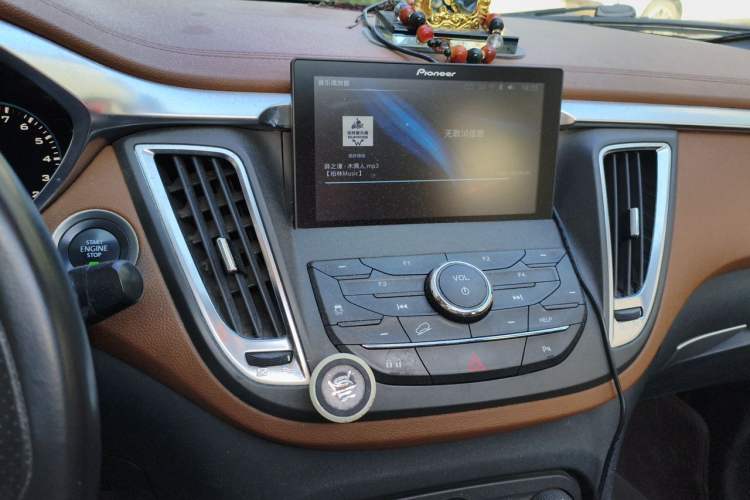Used Soueast DX7 2015 1.5T Manual Luxury Model Audio And AC Panel