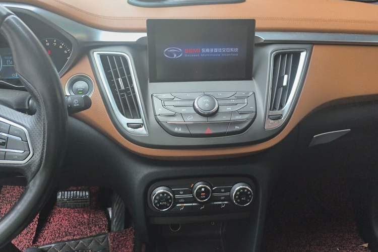 Used Soueast DX7 2015 1.5T Automatic Luxury Model Audio And AC Panel