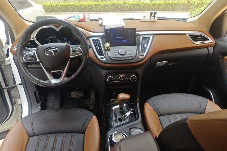Used Soueast DX7 2015 1.5T Automatic Luxury Model Center Console