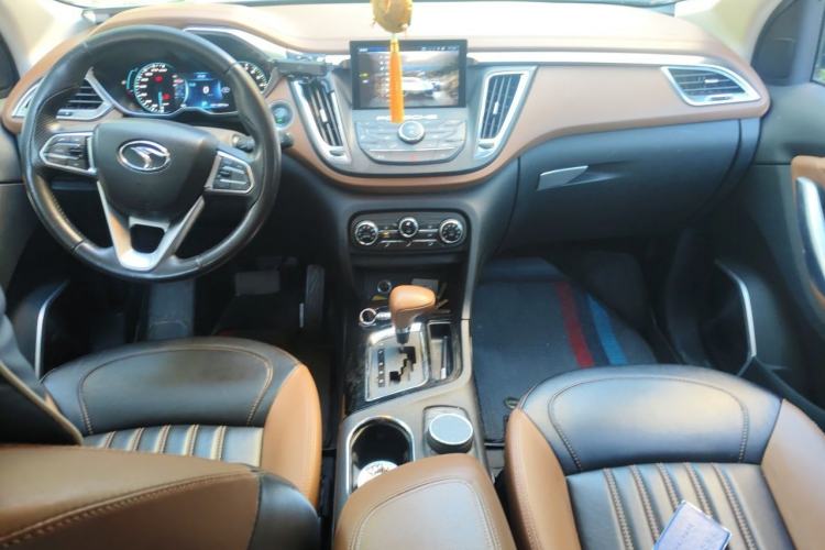 Used Soueast DX7 2015 1.5T Automatic Luxury Model Center Console