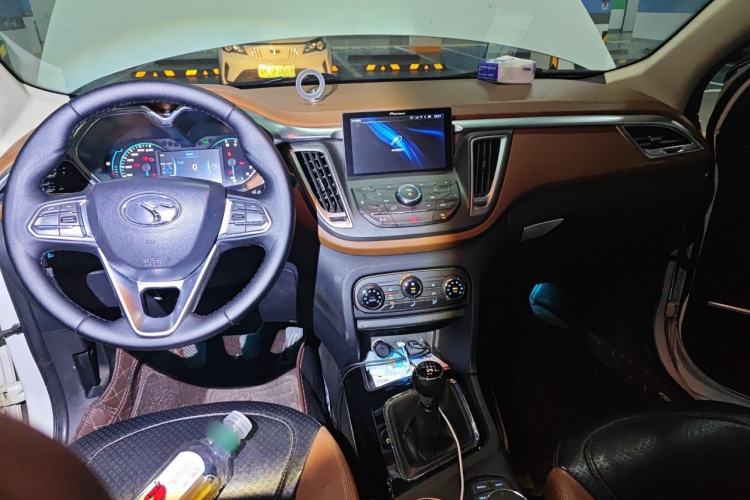 Used Soueast DX7 2015 1.5T Manual Luxury Model Center Console