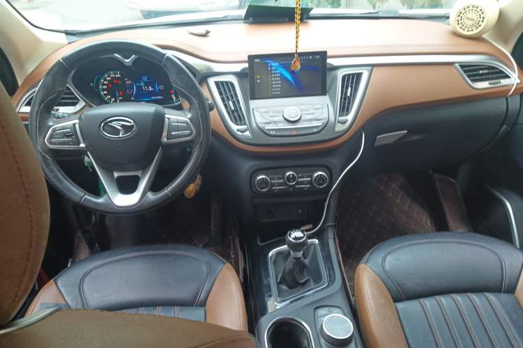 Used Soueast DX7 2015 1.5T Manual Luxury Model Center Console