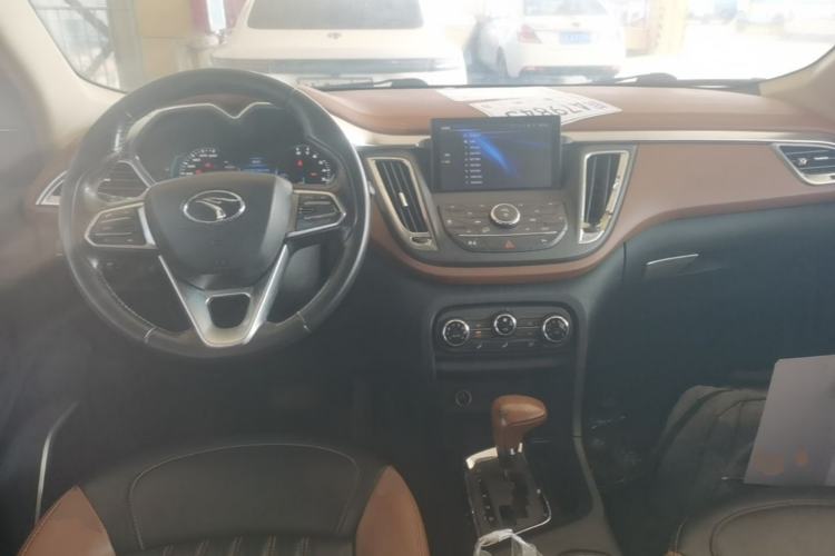 Used Soueast DX7 2015 1.5T Automatic Luxury Model Center Console
