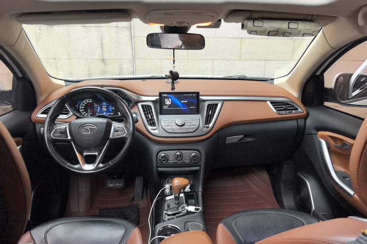 Used Soueast DX7 2015 1.5T Automatic Luxury Model Center Console