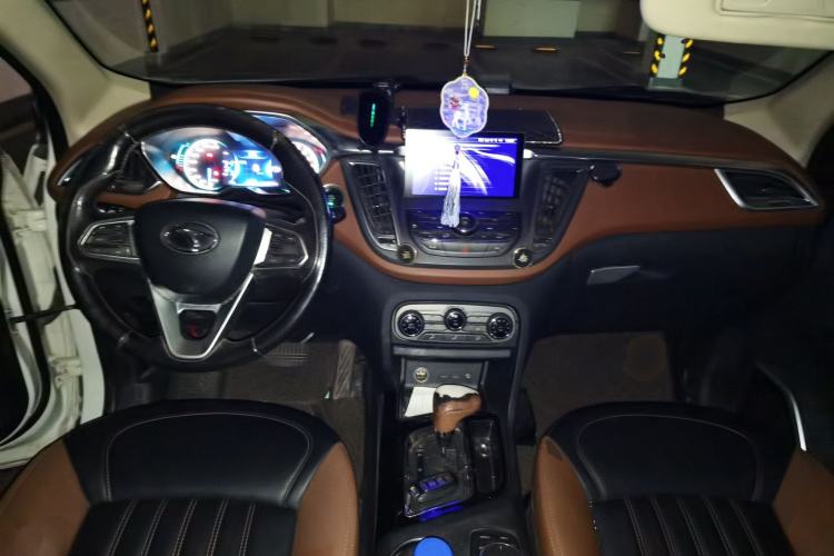Used Soueast DX7 2015 1.5T Manual Luxury Model Center Console