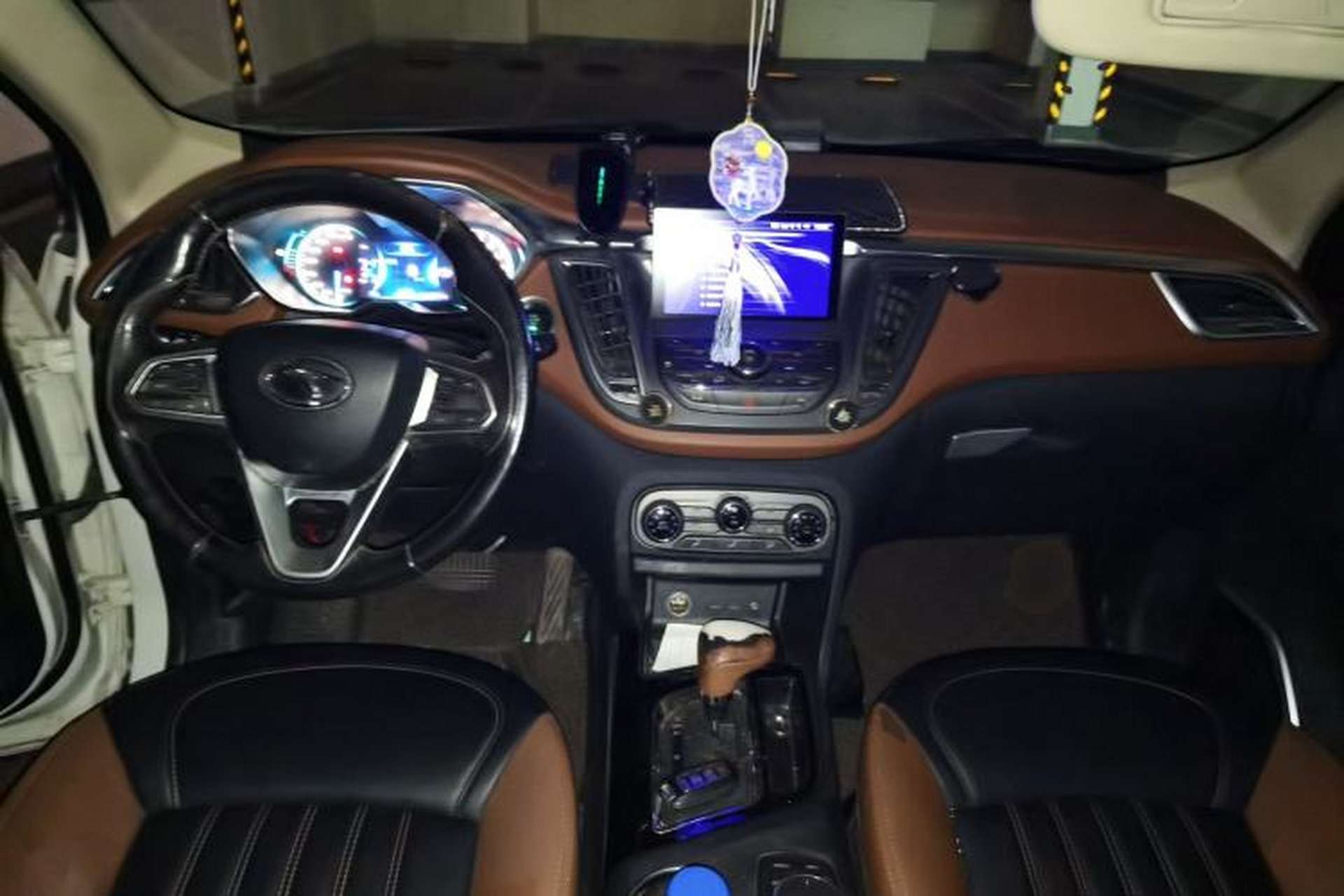 Used Soueast DX7 2015 1.5T Manual Luxury Model Center Console