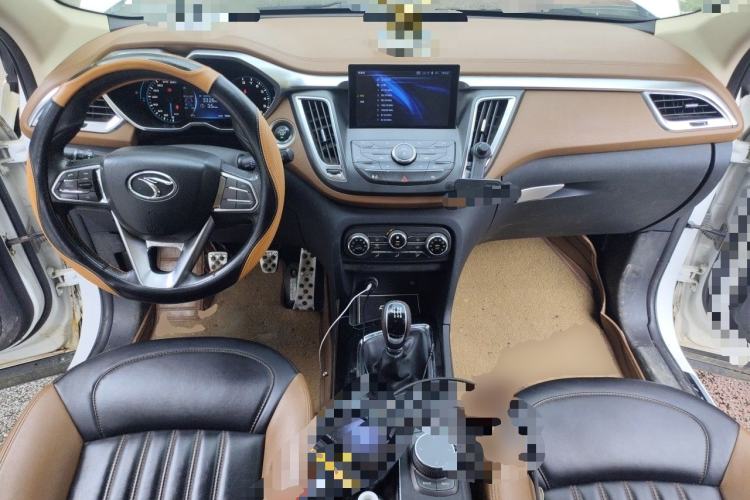 Used Soueast DX7 2015 1.5T Manual Luxury Model Center Console