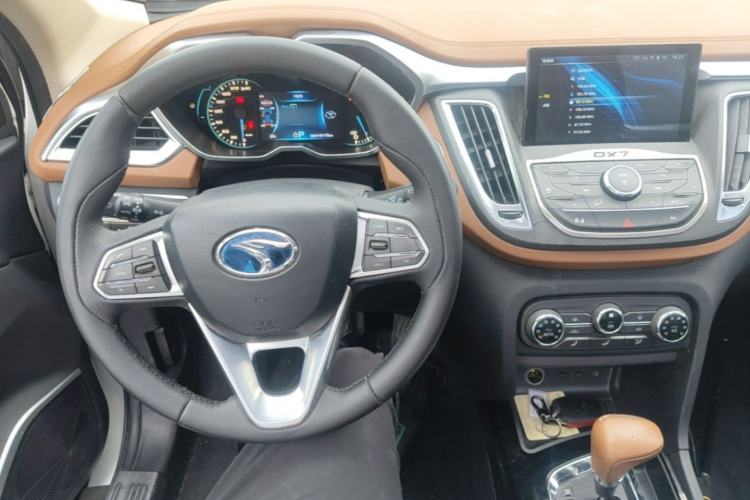 Used Soueast DX7 2015 1.5T Automatic Luxury Model Center Console