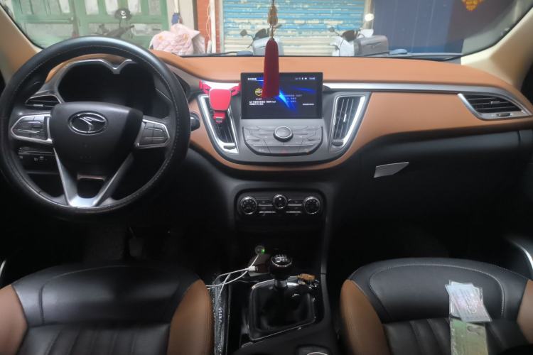 Used Soueast DX7 2015 1.5T Manual Elite Model Center Console