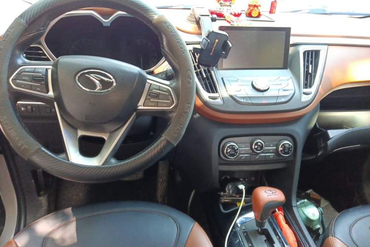 Used Soueast DX7 2015 1.5T Automatic Luxury Model Center Console