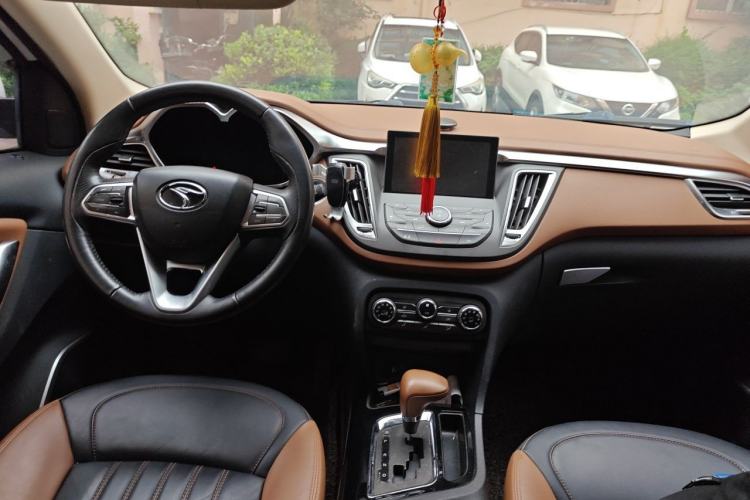 Used Soueast DX7 2015 1.5T Automatic Luxury Model Center Console