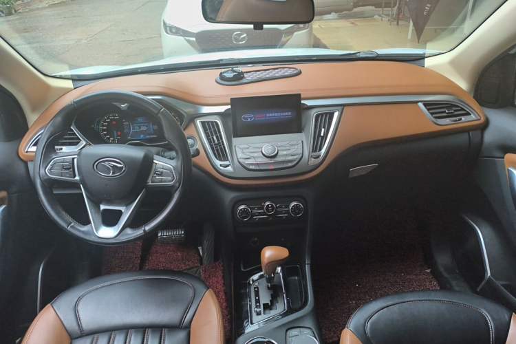 Used Soueast DX7 2015 1.5T Automatic Luxury Model Center Console