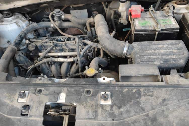 Used Soueast DX7 2015 1.5T Automatic Prestige Model Engine Bay