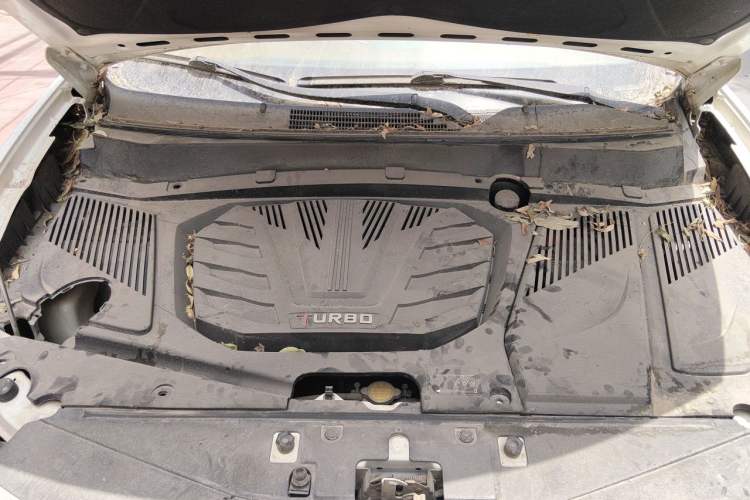 Used Soueast DX7 2015 2.0T Manual Sport Luxury Edition Engine Bay