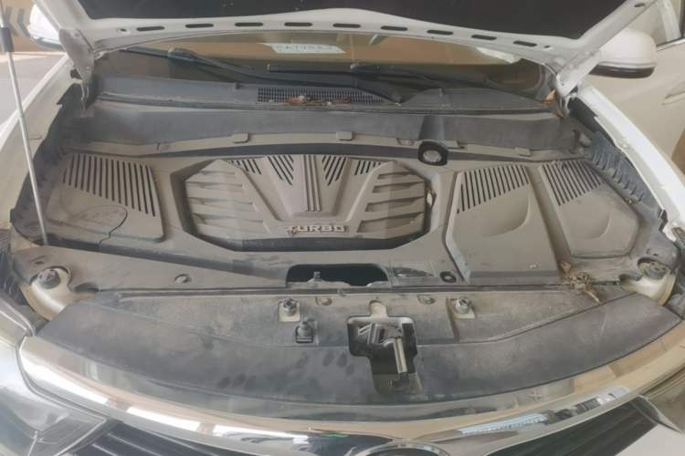 Used Soueast DX7 2015 1.5T Automatic Luxury Model Engine Bay