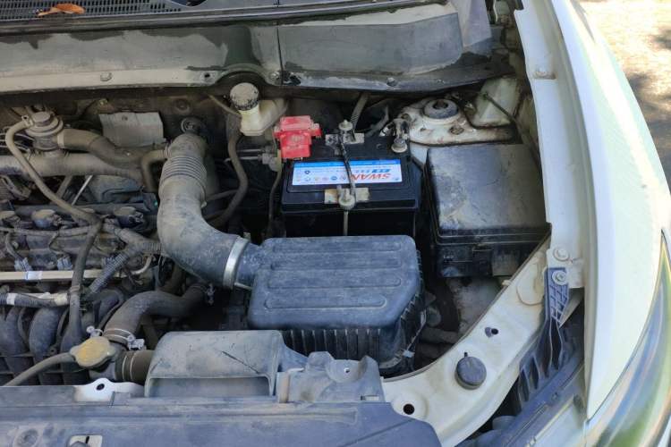 Used Soueast DX7 2015 1.5T Automatic Prestige Model Engine Bay Left