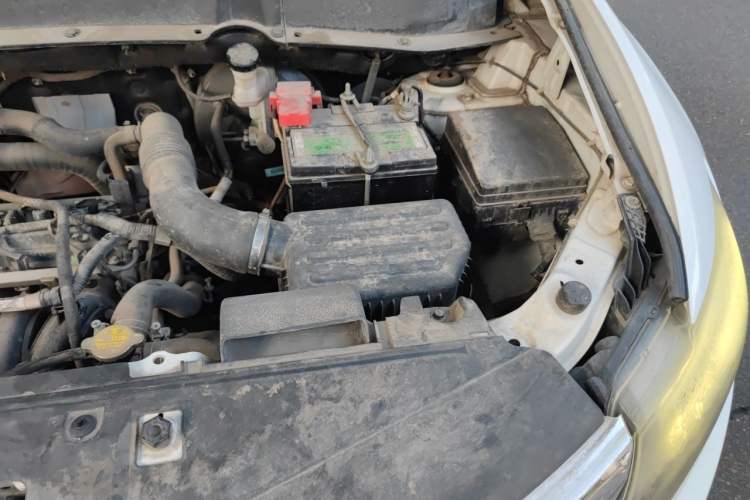 Used Soueast DX7 2015 1.5T Automatic Prestige Model Engine Bay Left