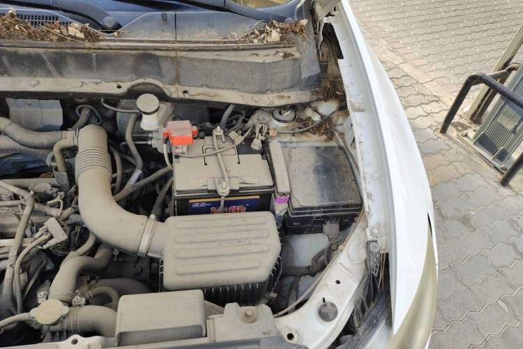 Used Soueast DX7 2015 1.5T Automatic Prestige Model Engine Bay Left