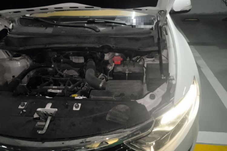 Used Soueast DX7 2015 1.5T Automatic Luxury Model Engine Bay Left