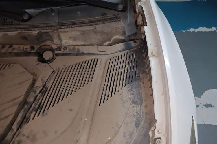 Used Soueast DX7 2015 1.5T Automatic Prestige Model Engine Bay Left
