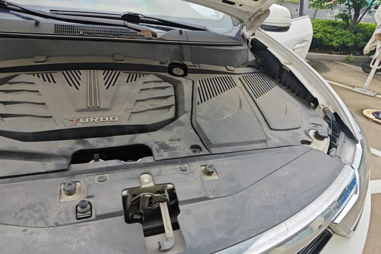 Used Soueast DX7 2015 1.5T Manual Luxury Model Engine Bay Left