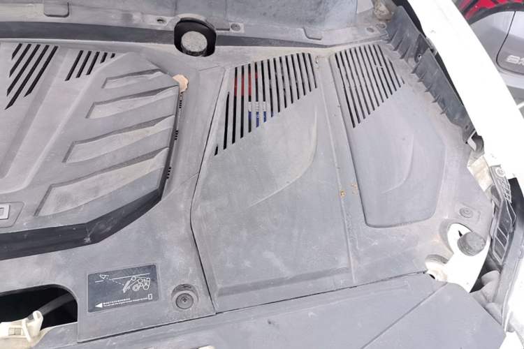 Used Soueast DX7 2015 1.5T Automatic Luxury Model Engine Bay Left