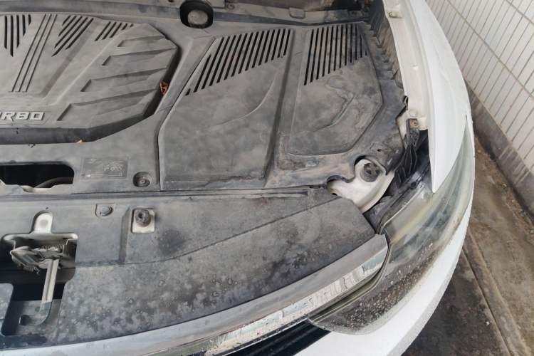 Used Soueast DX7 2015 1.5T Manual Luxury Model Engine Bay Left