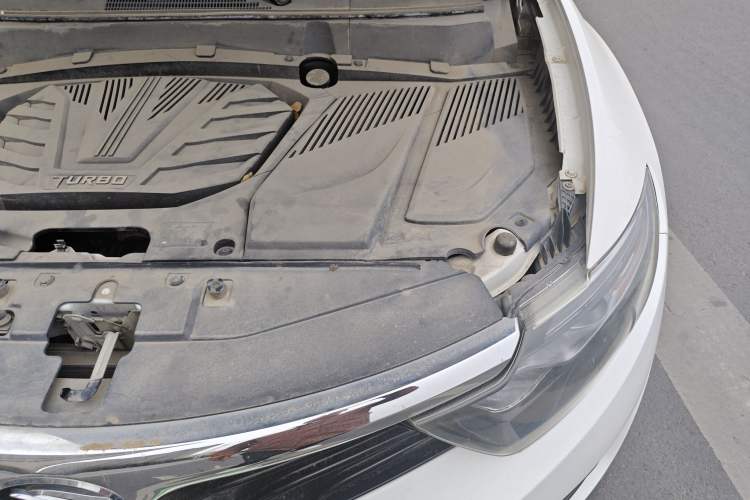 Used Soueast DX7 2015 1.5T Automatic Prestige Model Engine Bay Left
