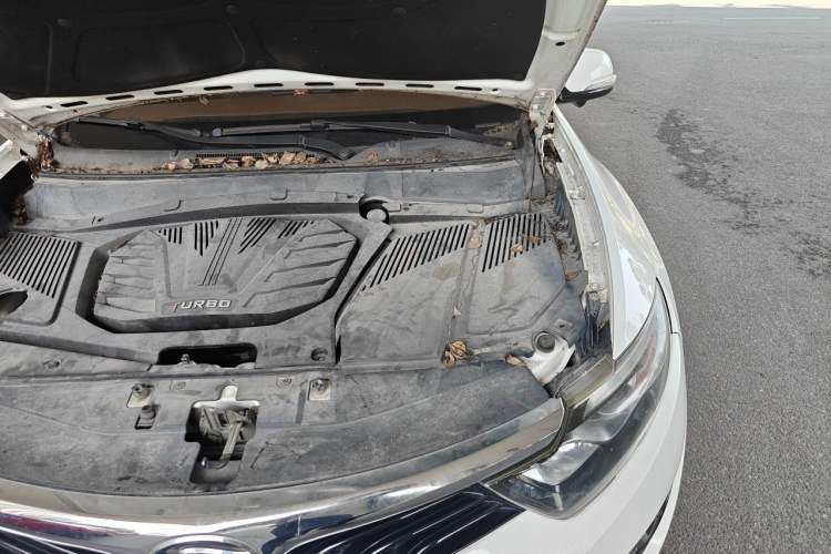 Used Soueast DX7 2015 1.5T Automatic Prestige Model Engine Bay Left