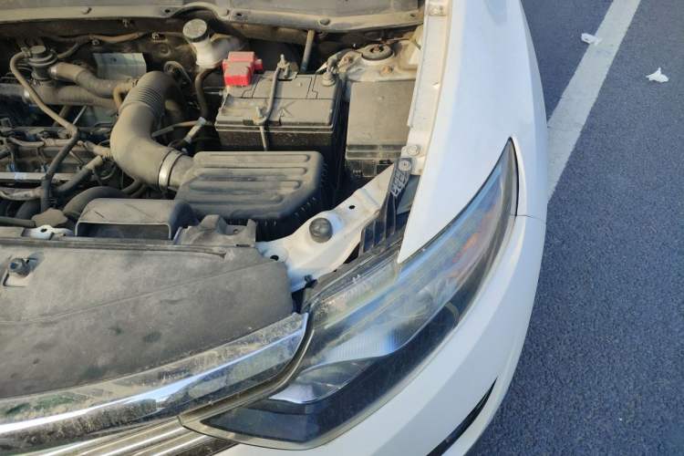 Used Soueast DX7 2015 1.5T Automatic Luxury Model Engine Bay Left