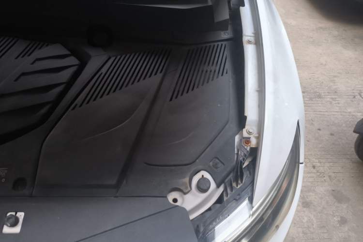 Used Soueast DX7 2015 1.5T Manual Elite Model Engine Bay Left