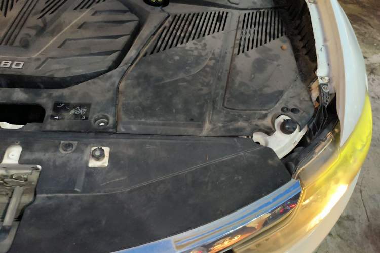 Used Soueast DX7 2015 1.5T Automatic Luxury Model Engine Bay Left