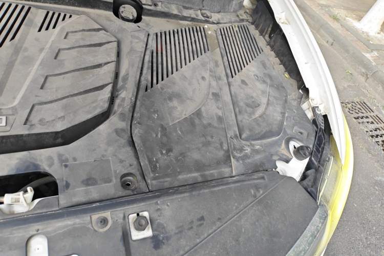 Used Soueast DX7 2015 1.5T Automatic Luxury Model Engine Bay Left